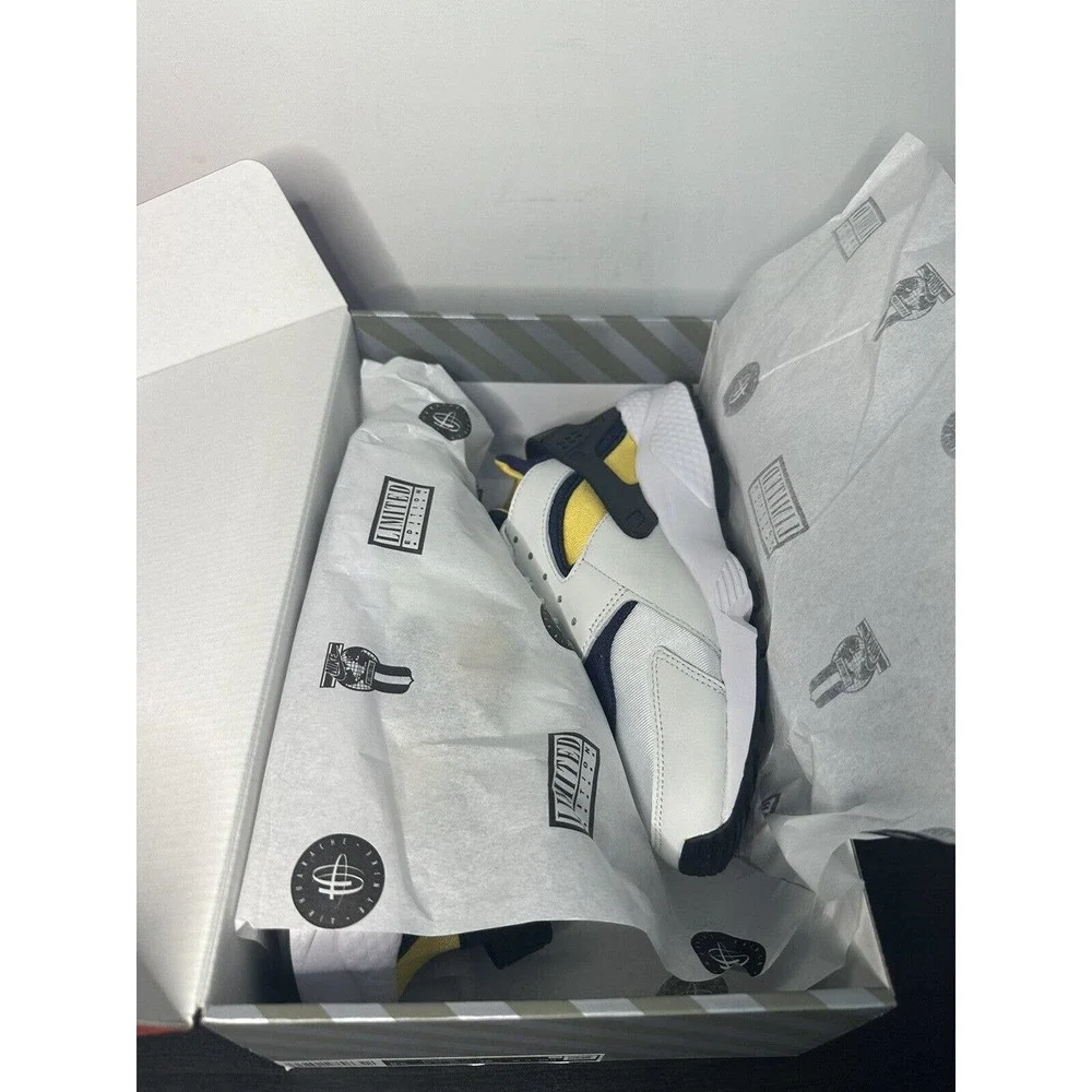 Nike Air Huarache Michigan White Navy Blue Yellow Black DD1068-107 Men's 8.5 New - Picture 6 of 7